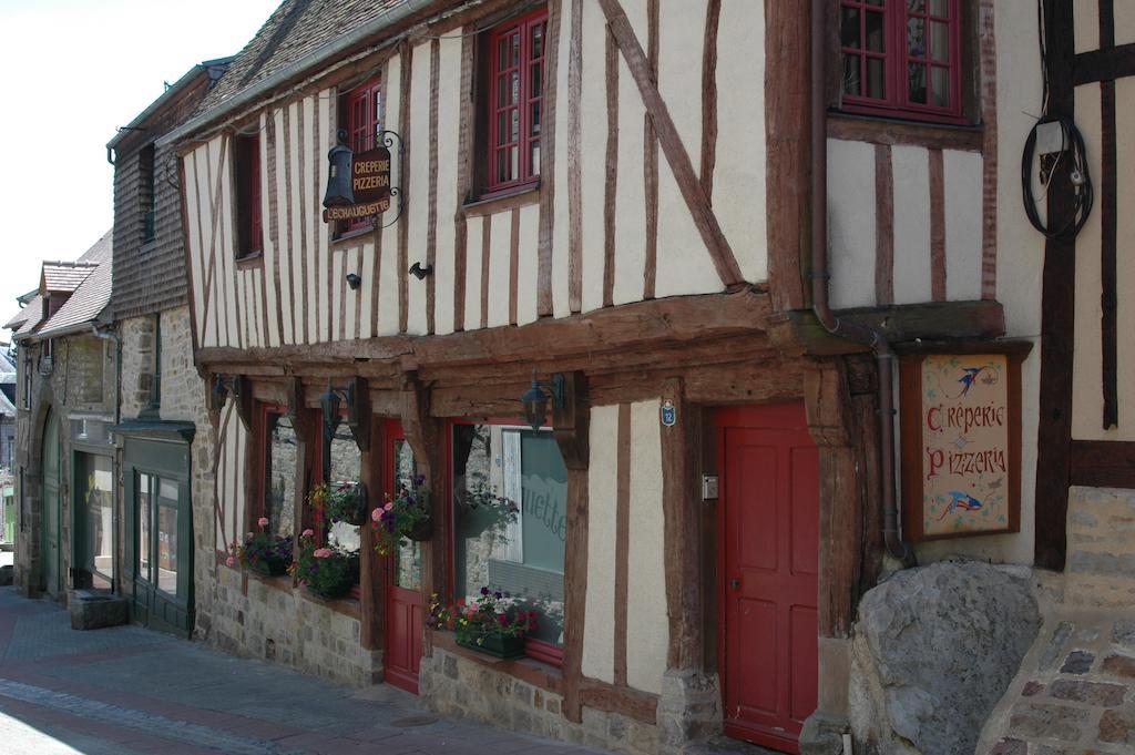 Domfront - Numero Cinq Bed & Breakfast *